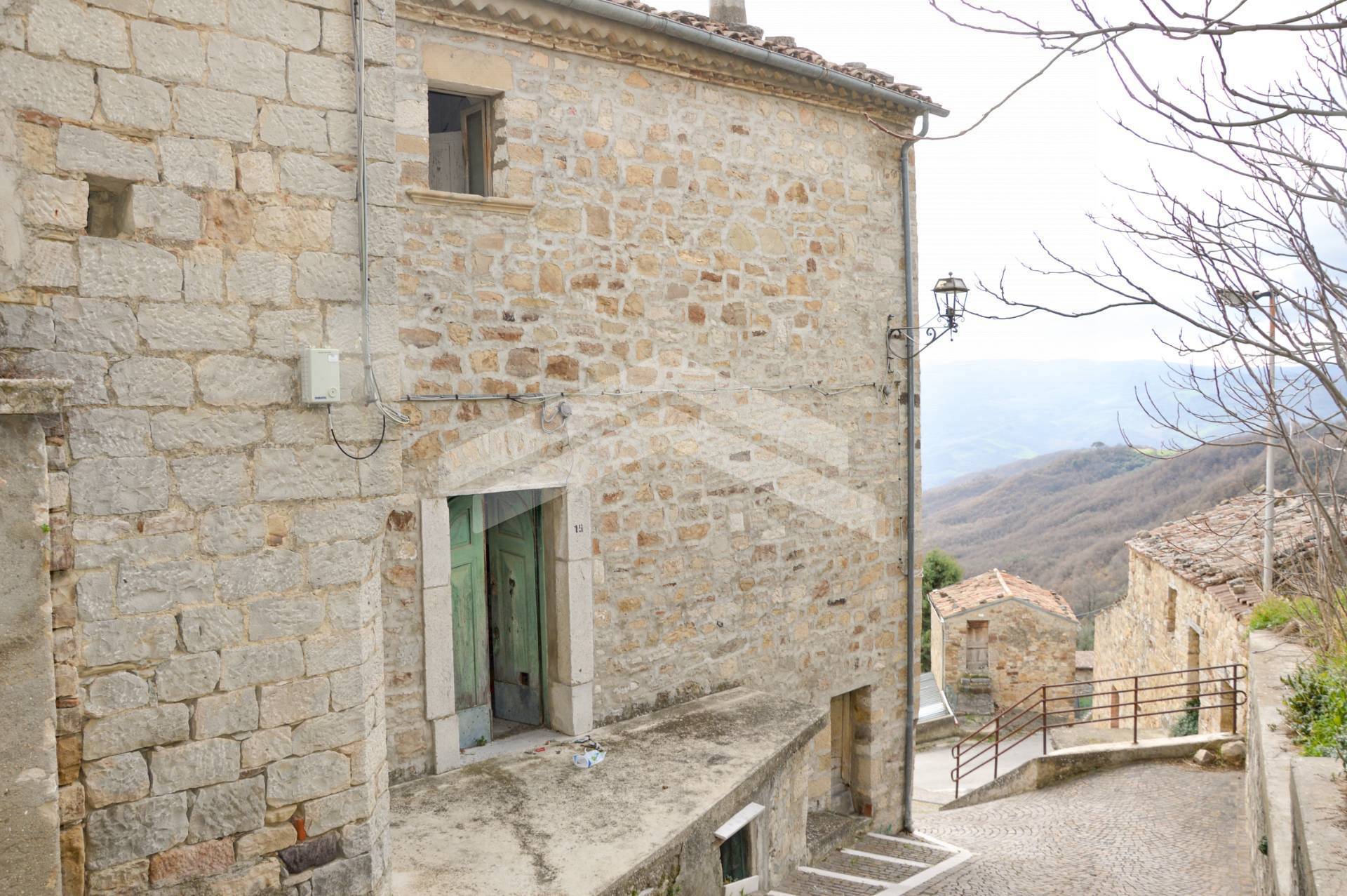 Stabile/Palazzo con terrazzo a Castelbottaccio