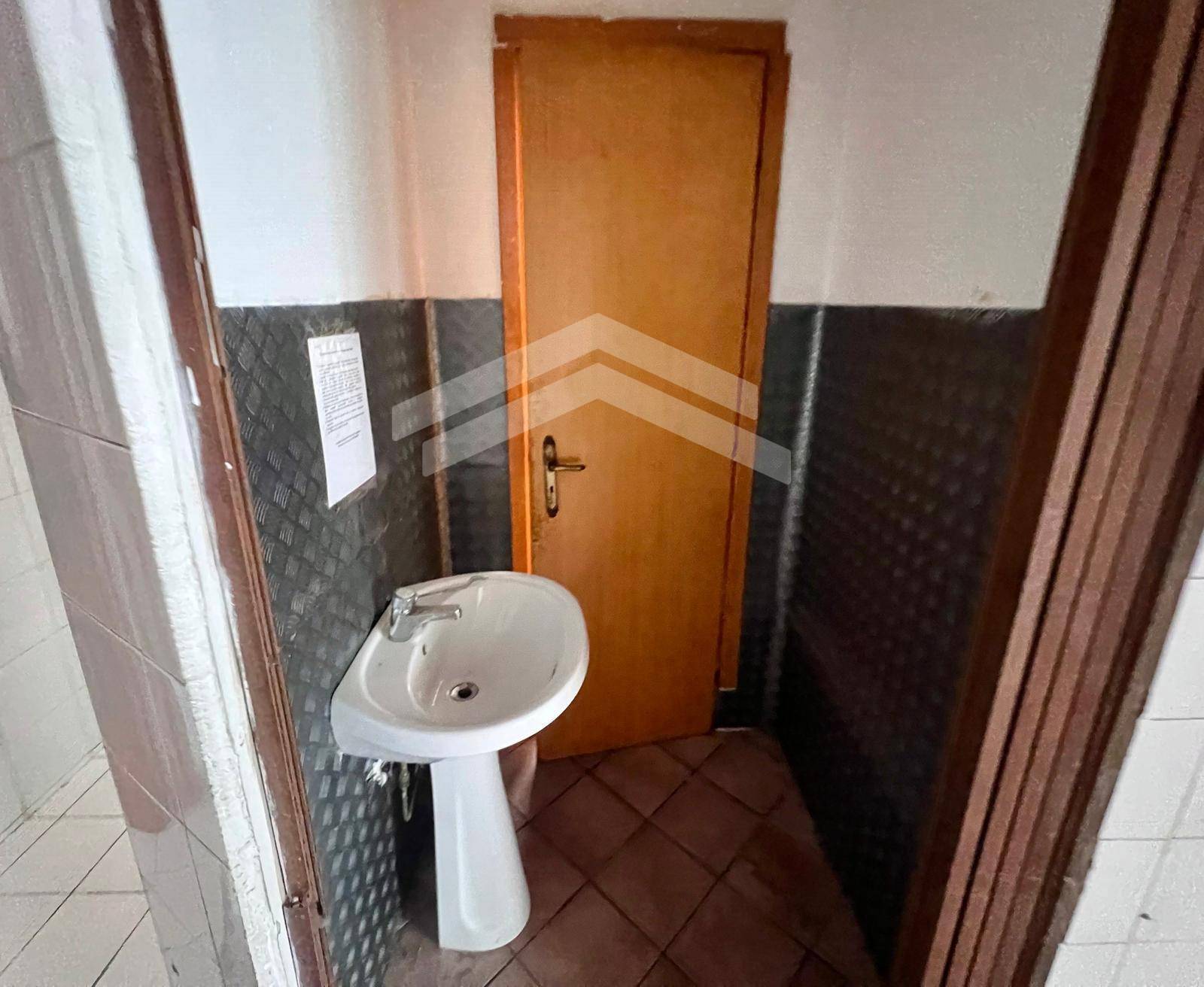 Locale commerciale in affitto a Campobasso, Semicentro