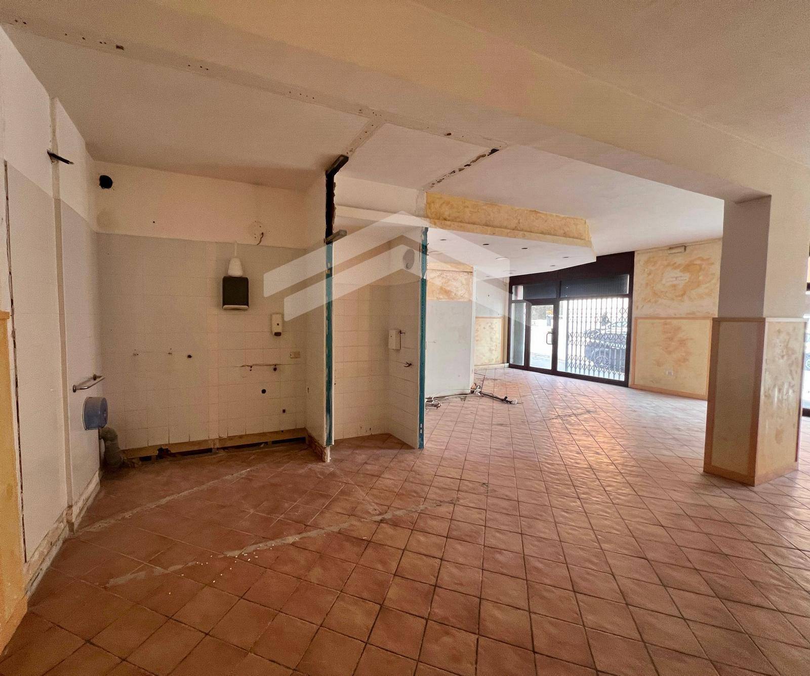 Locale commerciale in affitto a Campobasso, Semicentro