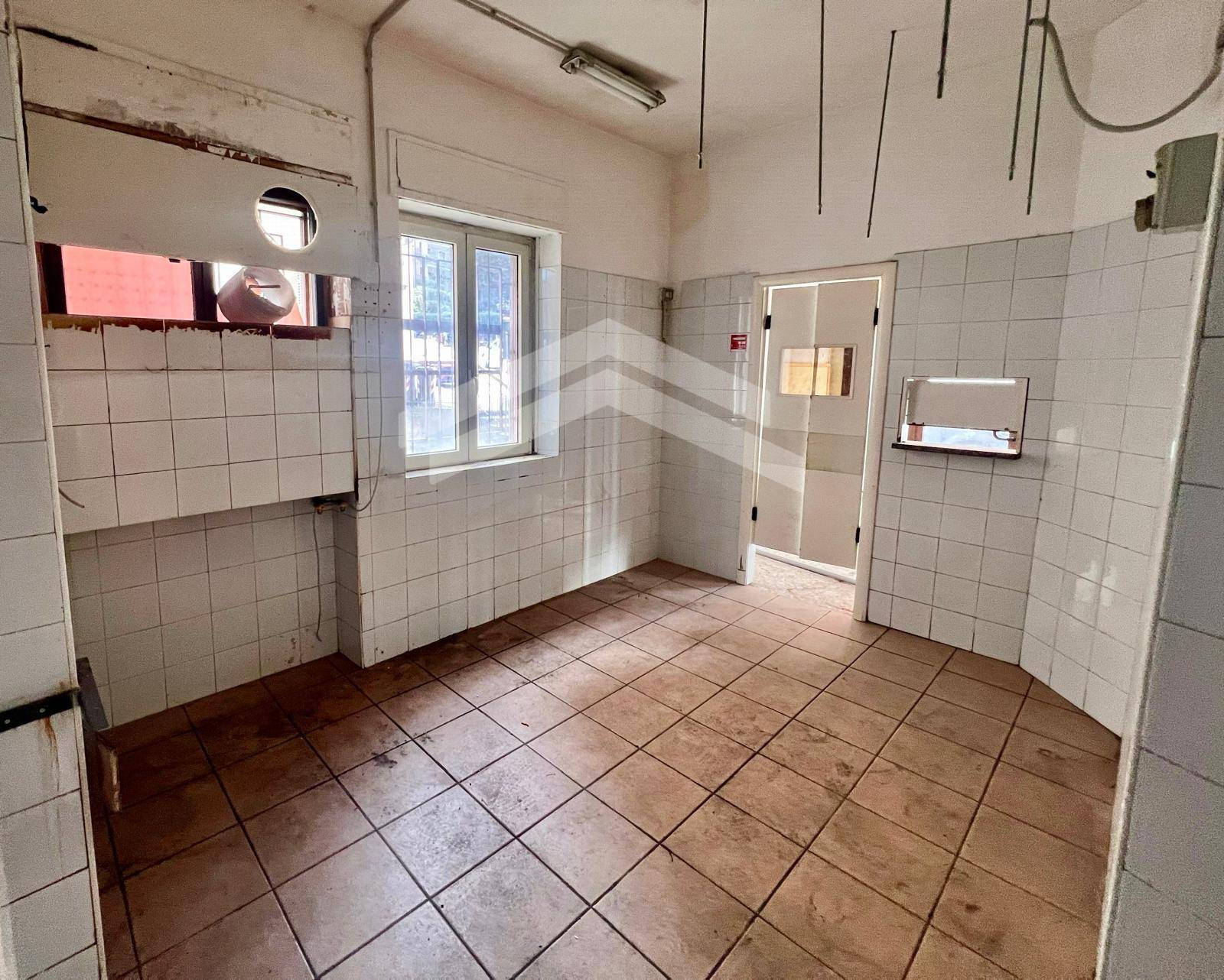 Locale commerciale in affitto a Campobasso, Semicentro