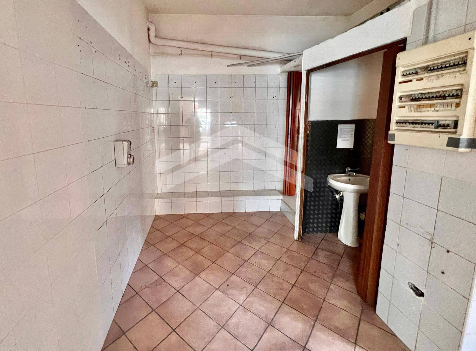 Locale commerciale in affitto a Campobasso, Semicentro