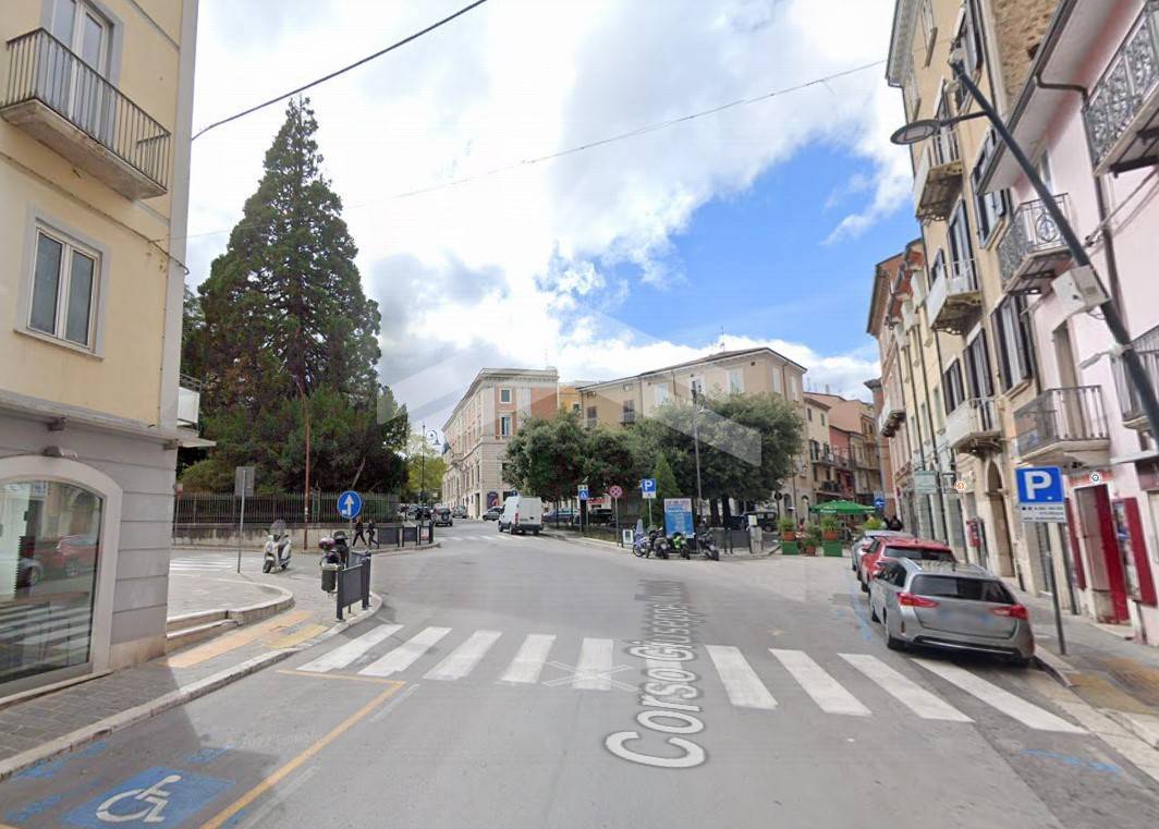 Locale commerciale in vendita a Campobasso, Centro
