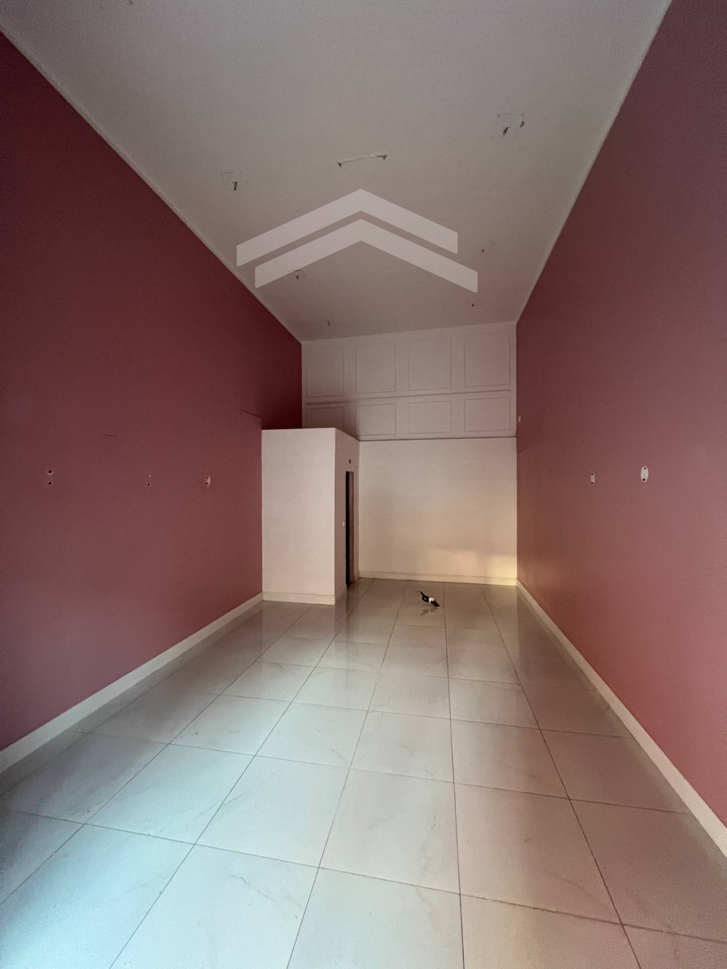 Locale commerciale in affitto a Campobasso, Centro