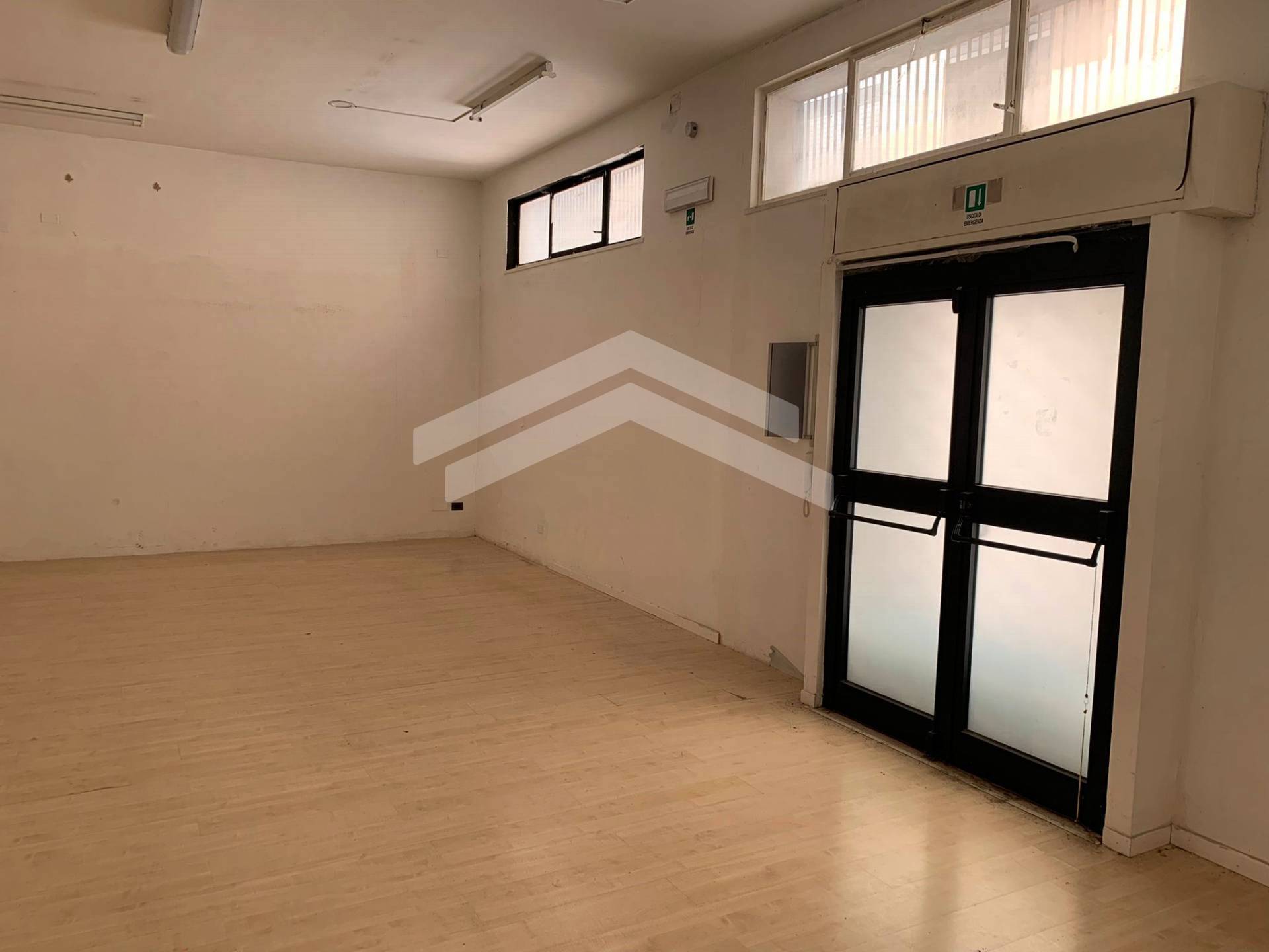 Locale commerciale in affitto a Campobasso, Semicentro