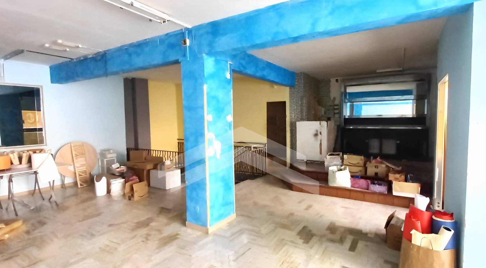 Locale commerciale in affitto a Campobasso, Centro