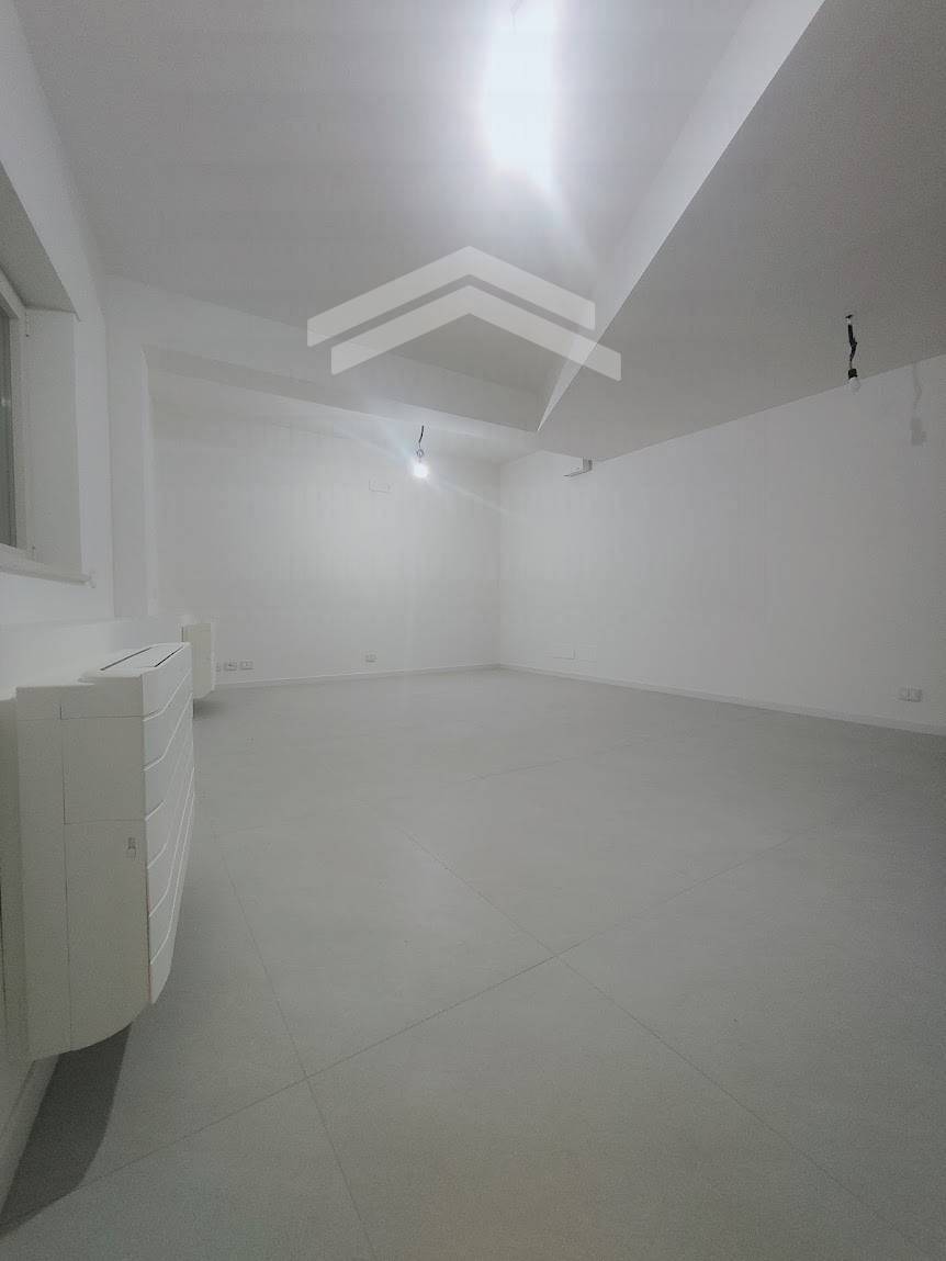 Appartamento uso ufficio in vendita a Campobasso, Centro