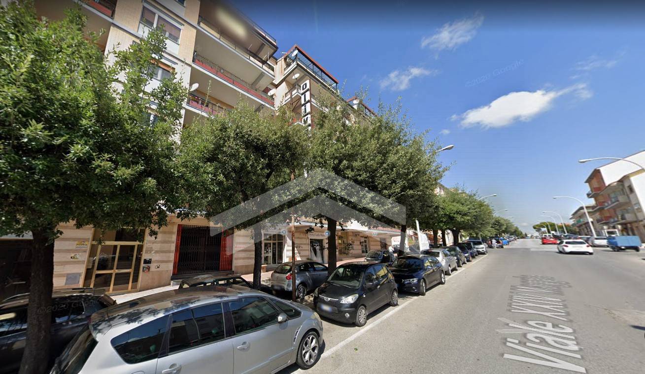 Locale commerciale in affitto a Campobasso, Semicentro