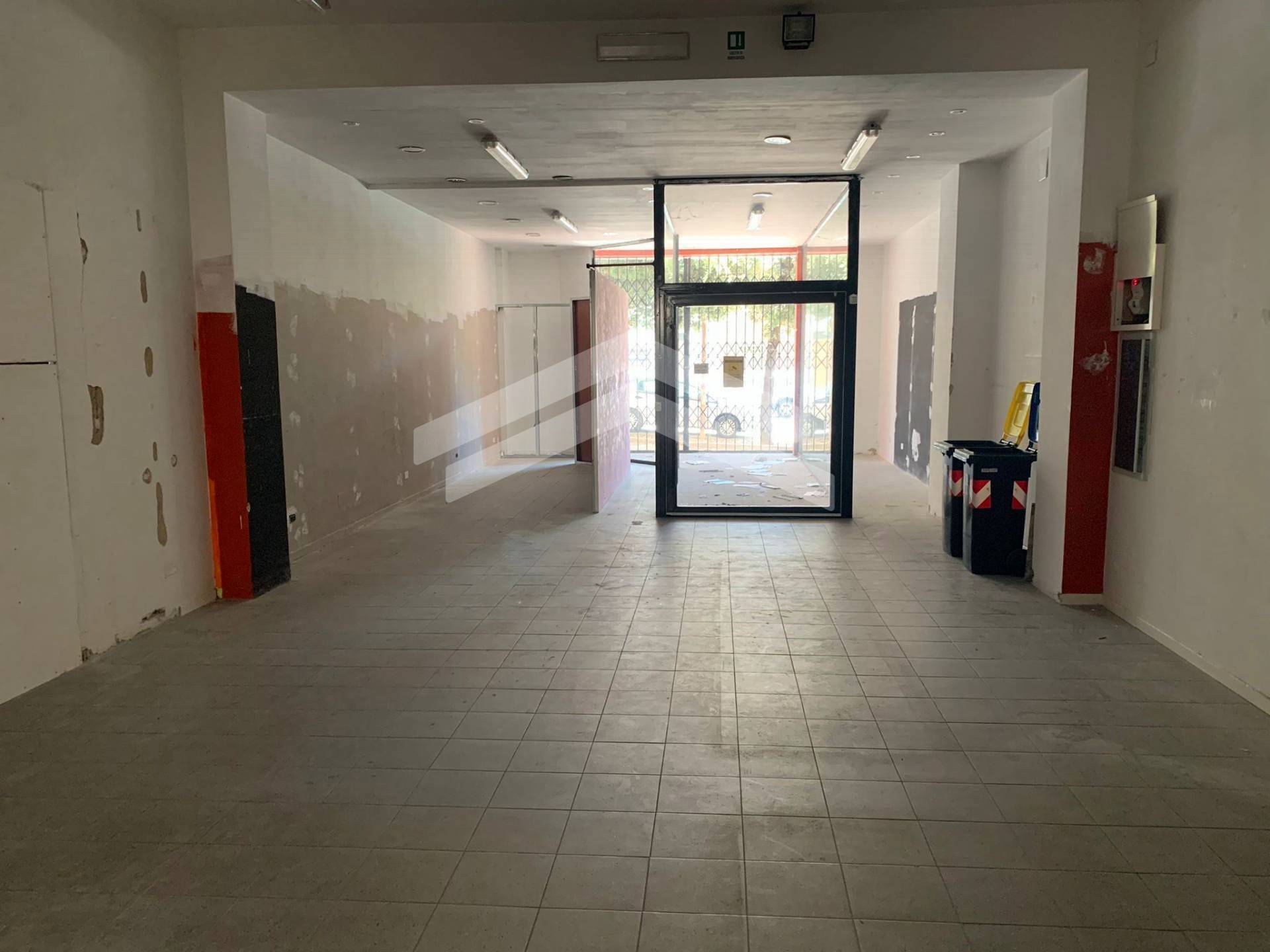 Locale commerciale in affitto a Campobasso, Semicentro