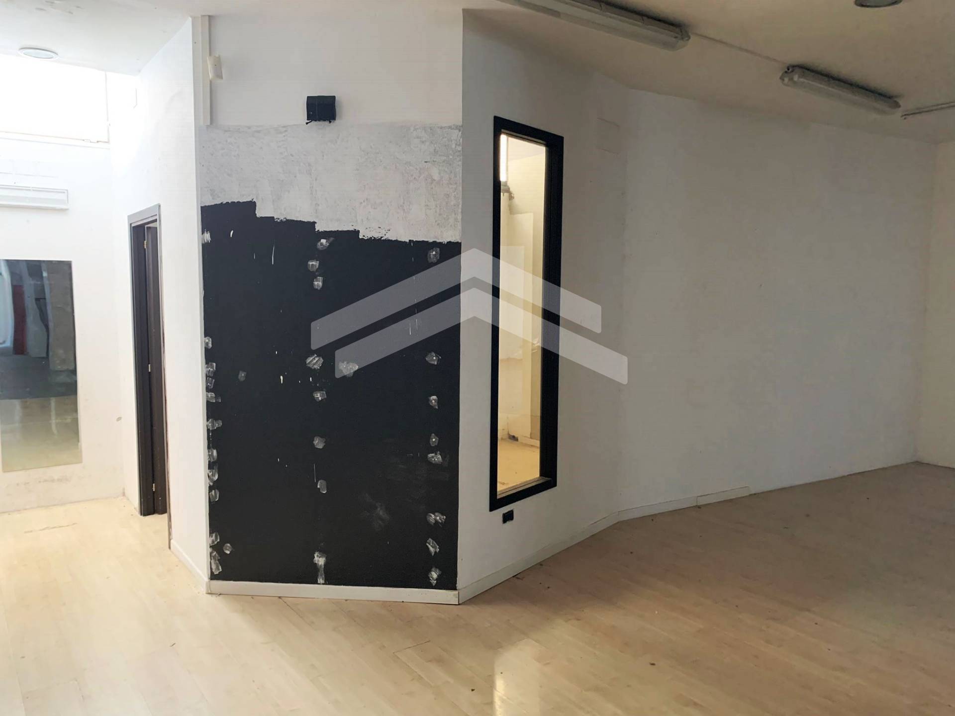 Locale commerciale in affitto a Campobasso, Semicentro