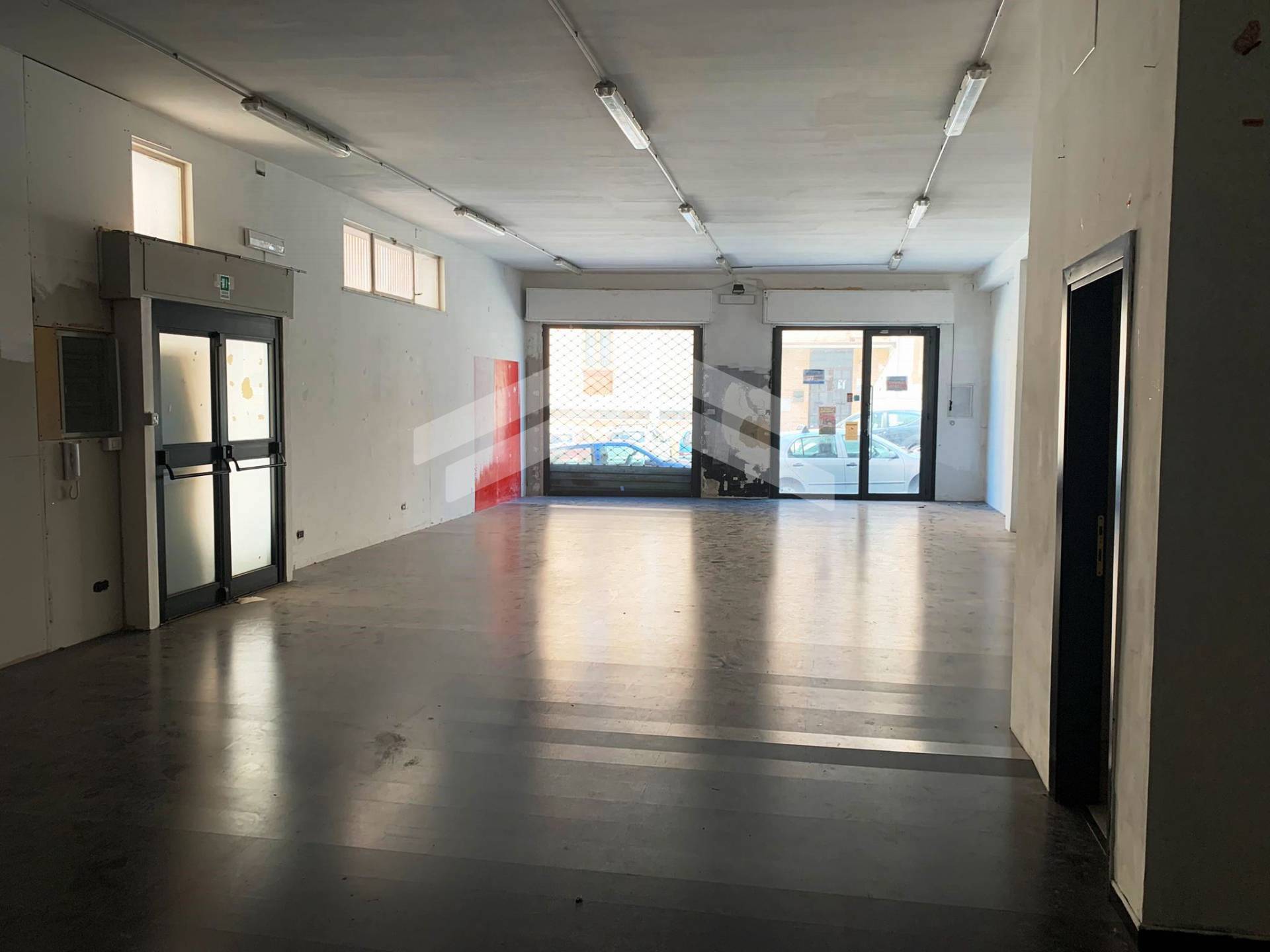 Locale commerciale in affitto a Campobasso, Semicentro