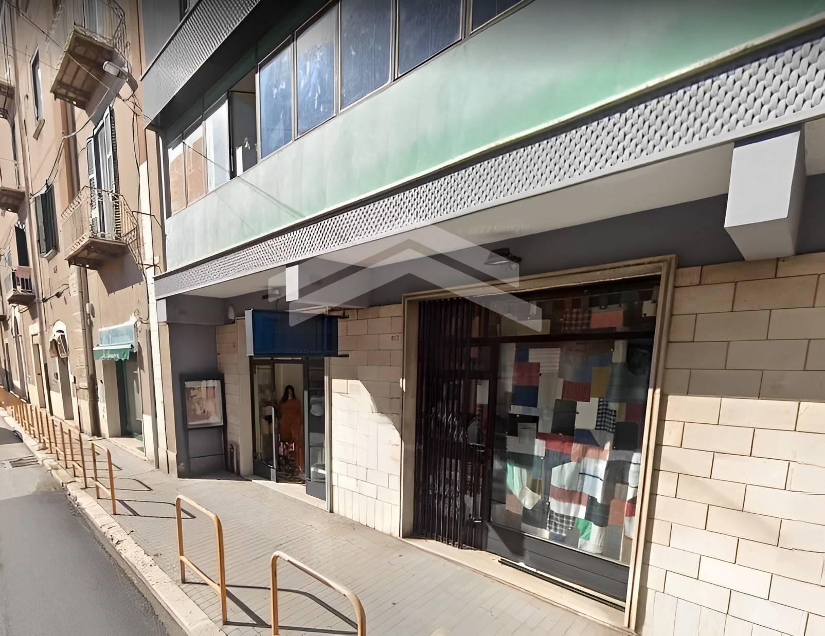 Locale commerciale in affitto a Campobasso, Centro