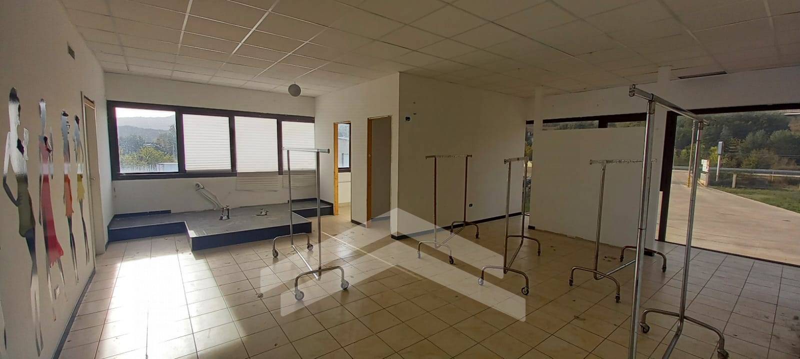 Locale commerciale in affitto a Gambatesa