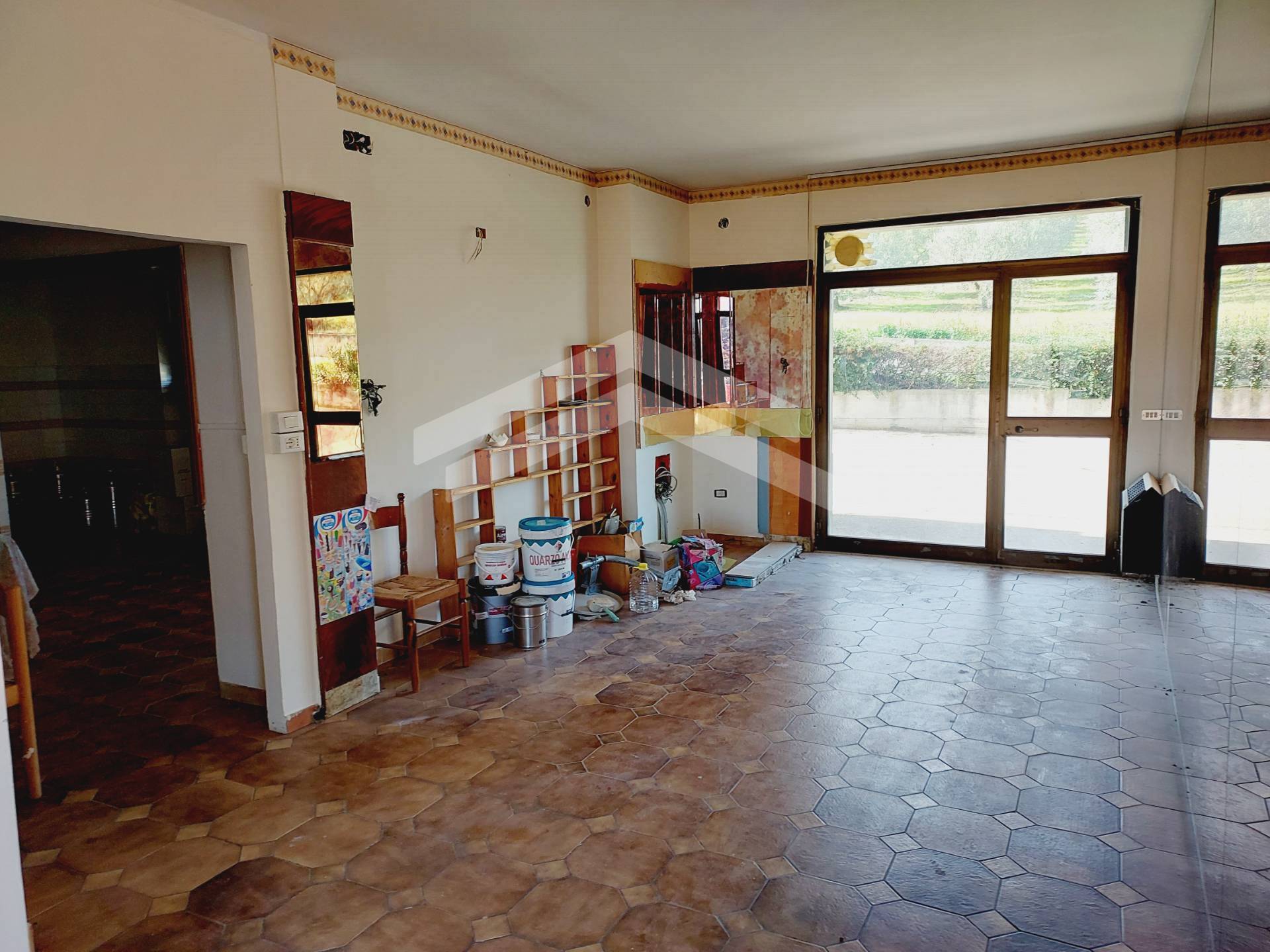 Locale commerciale in vendita a Guardialfiera