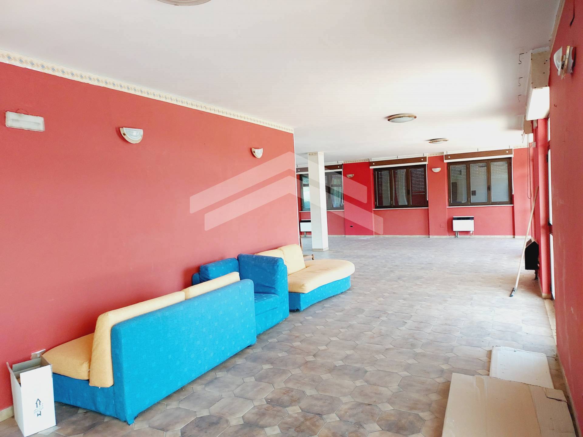 Locale commerciale in vendita a Guardialfiera