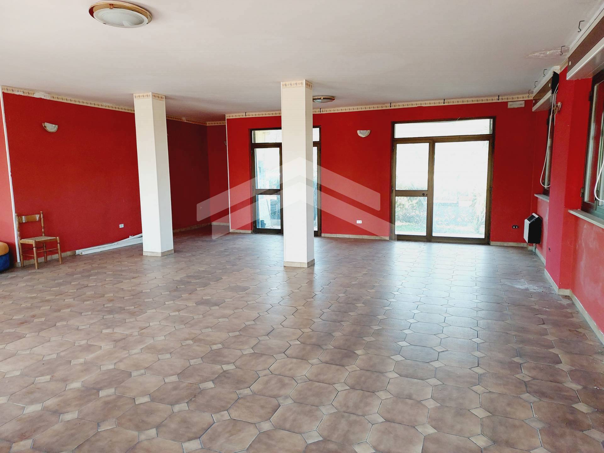 Locale commerciale in vendita a Guardialfiera