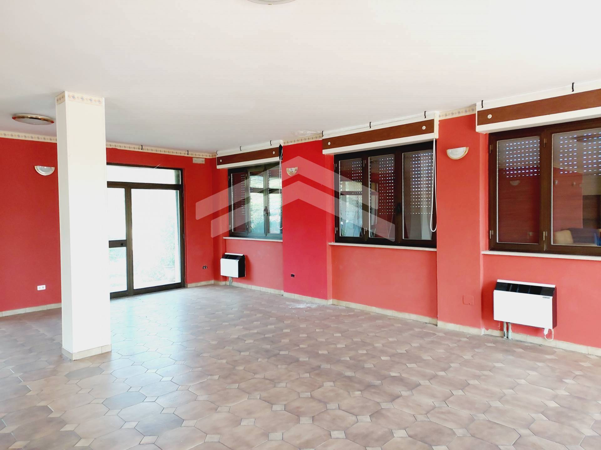 Locale commerciale in vendita a Guardialfiera