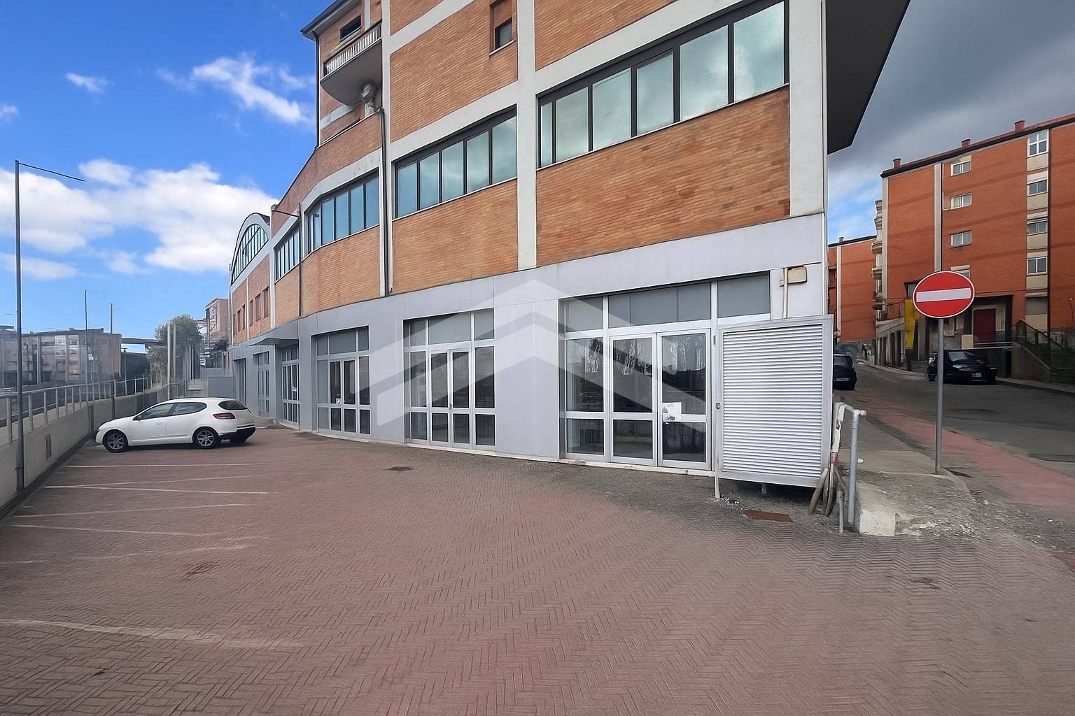 Locale commerciale in vendita a Campobasso, Semicentro