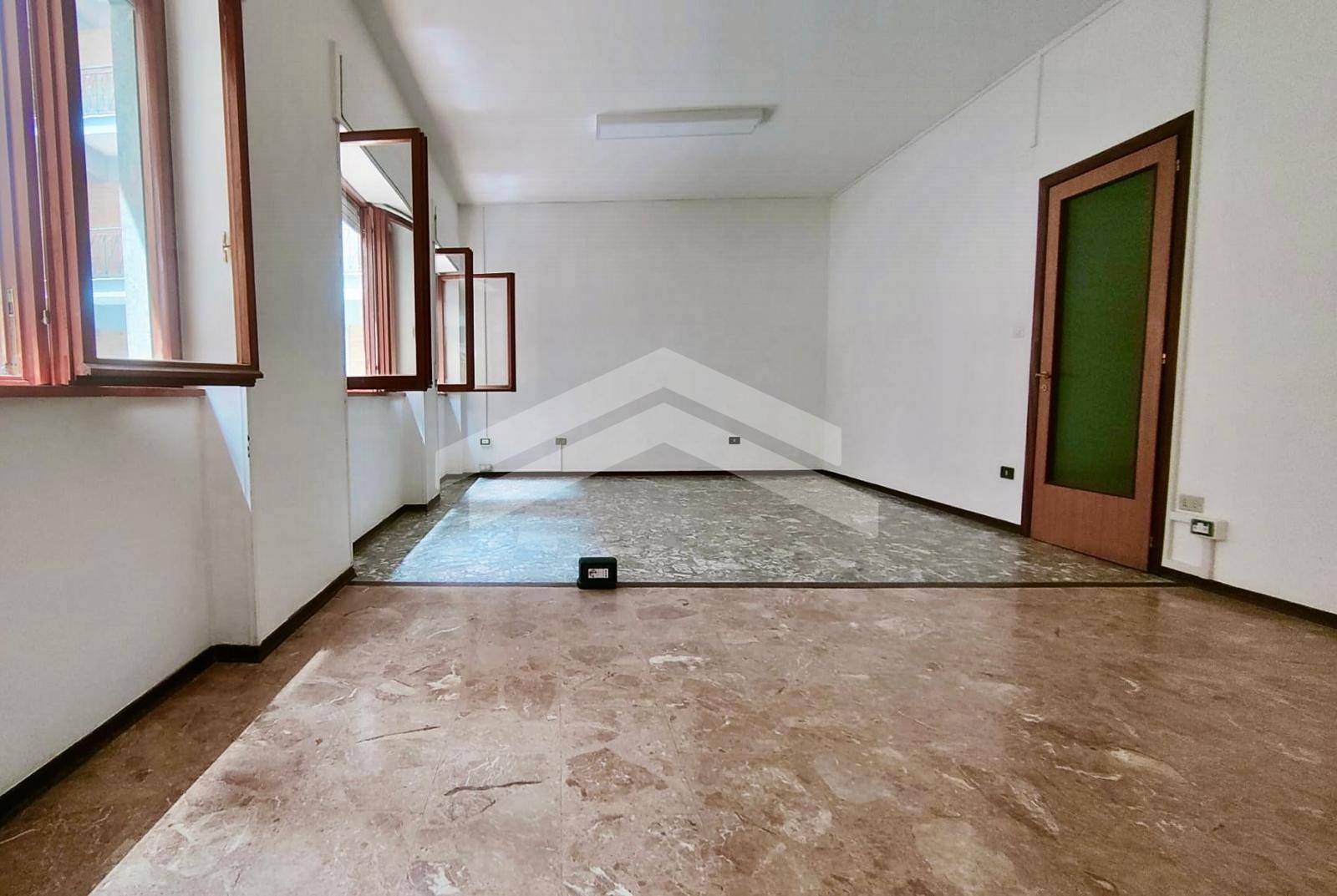 Studio/Ufficio in vendita a Campobasso, Centro