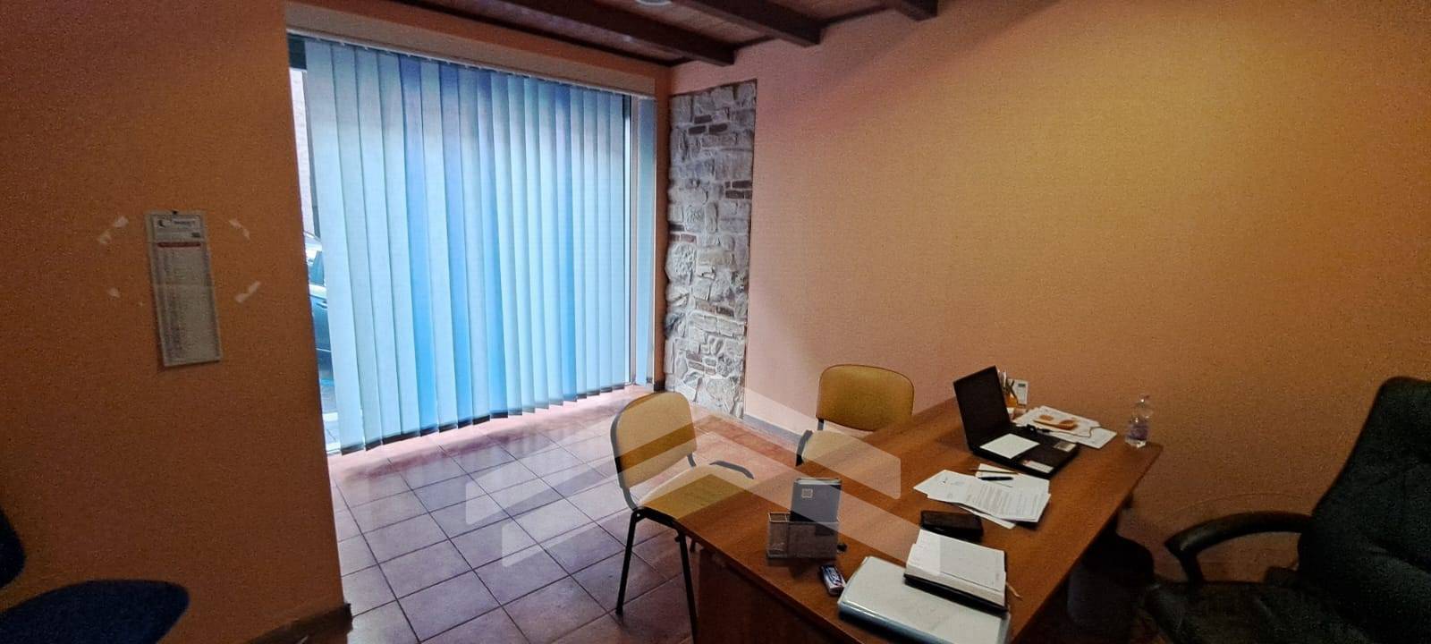 Locale commerciale in vendita a Campobasso, Centro