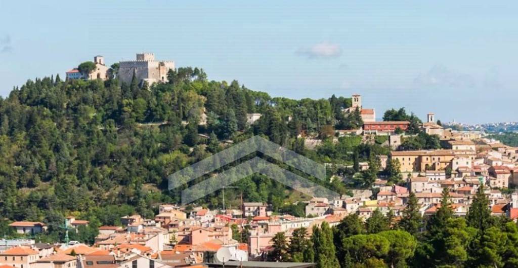 Appartamento in affitto a Campobasso, Centro