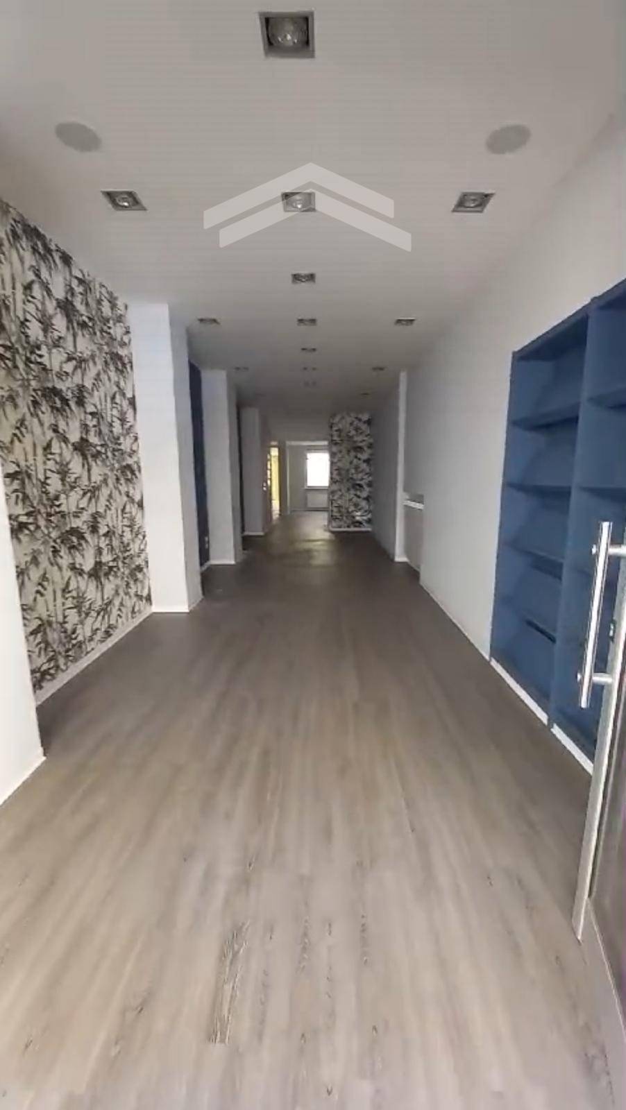 Locale commerciale in affitto a Campobasso, Centro