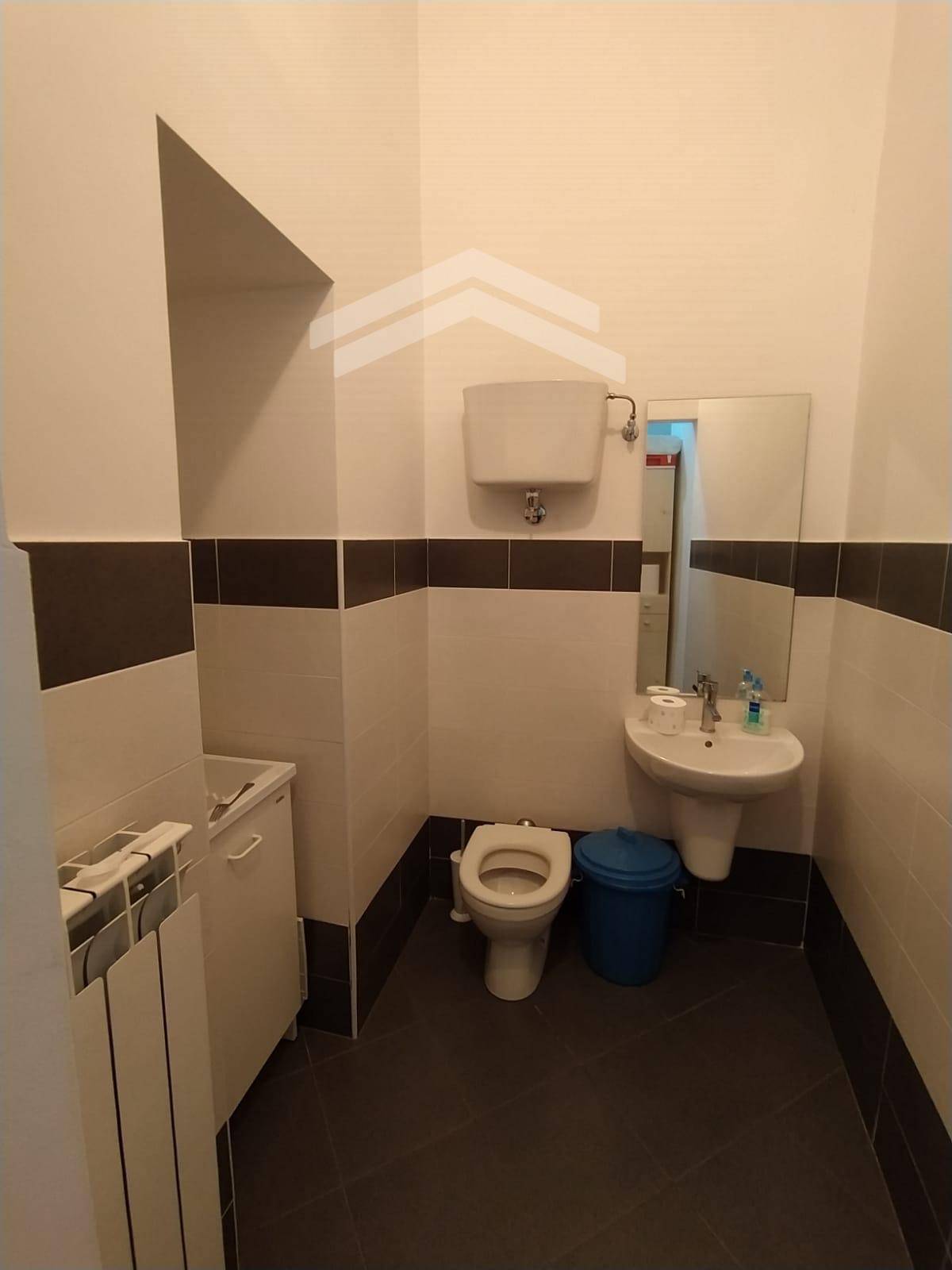 Locale commerciale in affitto a Campobasso, Centro