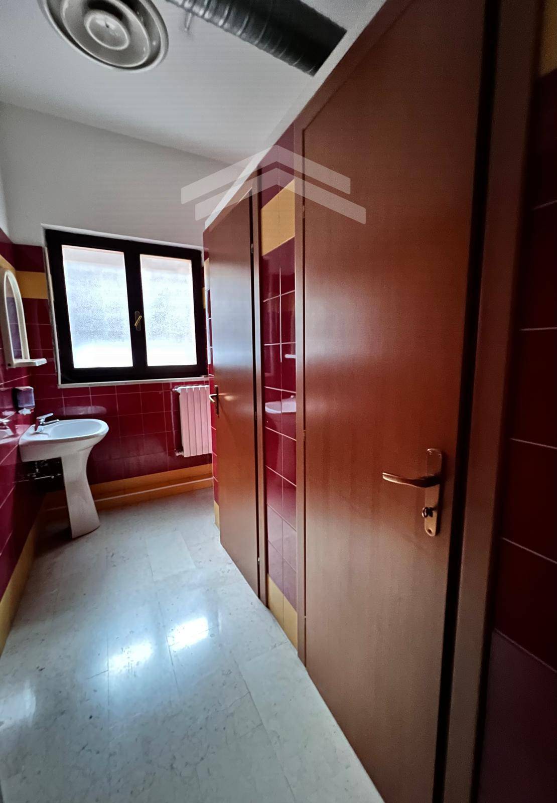 Locale commerciale in affitto a Campobasso, Colle dell'Orso