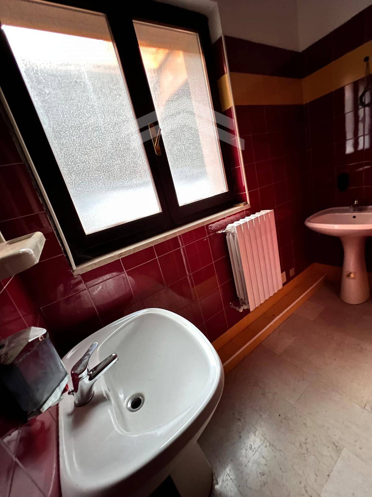 Locale commerciale in affitto a Campobasso, Colle dell'Orso