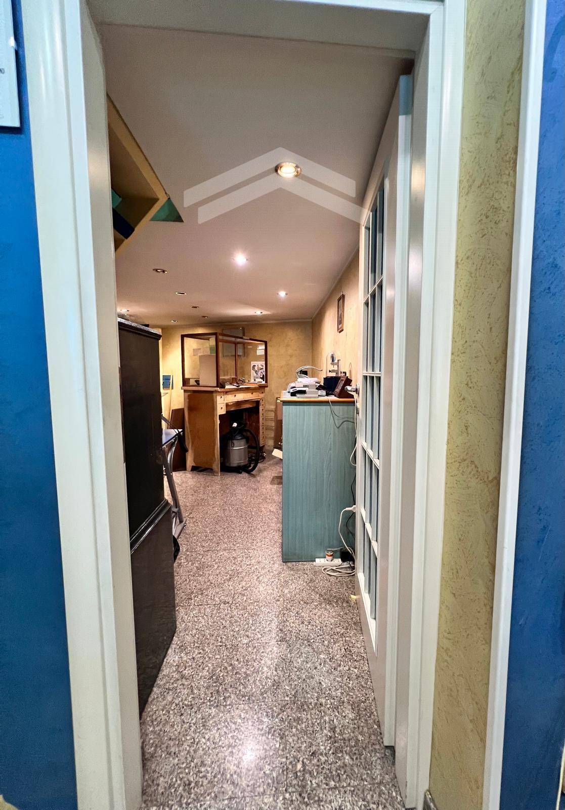 Locale commerciale in affitto a Campobasso, Centro