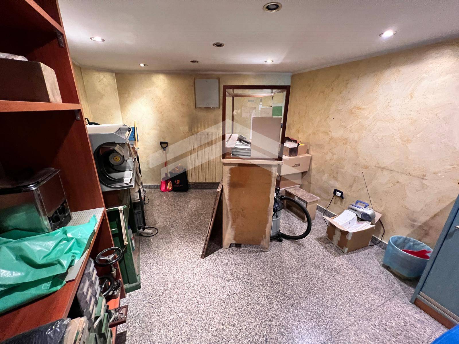 Locale commerciale in affitto a Campobasso, Centro