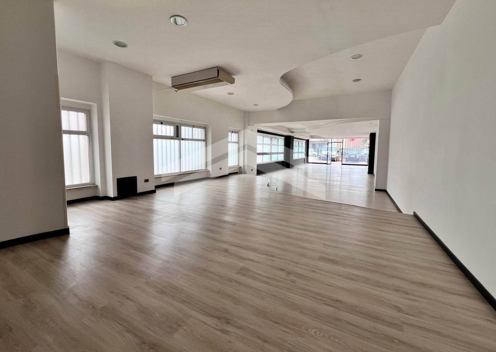 Locale commerciale in affitto a Campobasso, Semicentro