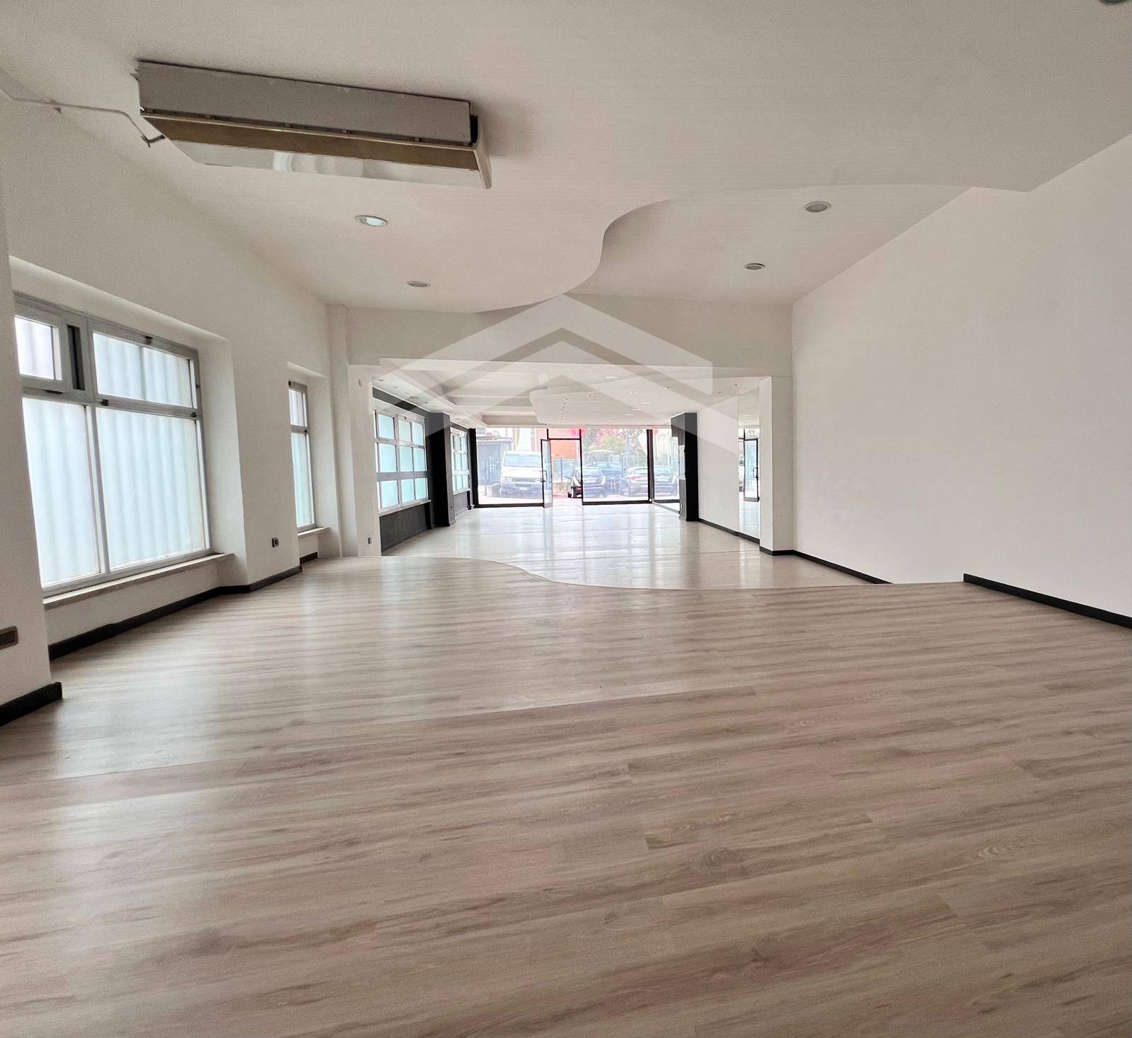 Locale commerciale in affitto a Campobasso, Semicentro