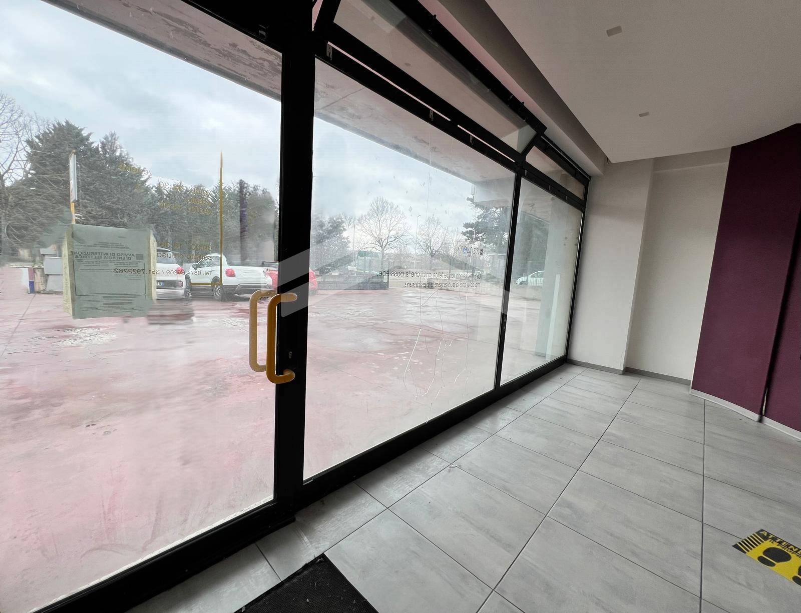 Locale commerciale in affitto a Campobasso, Semicentro