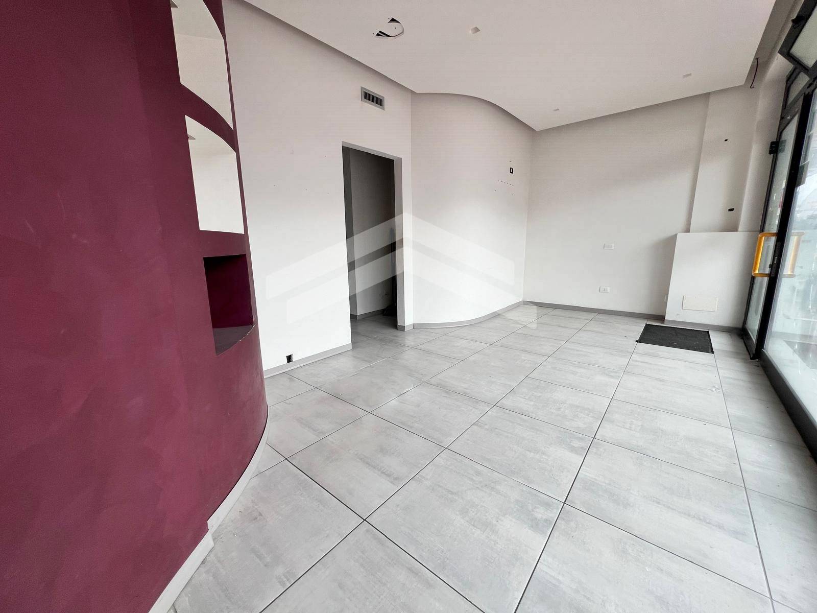 Locale commerciale in affitto a Campobasso, Semicentro