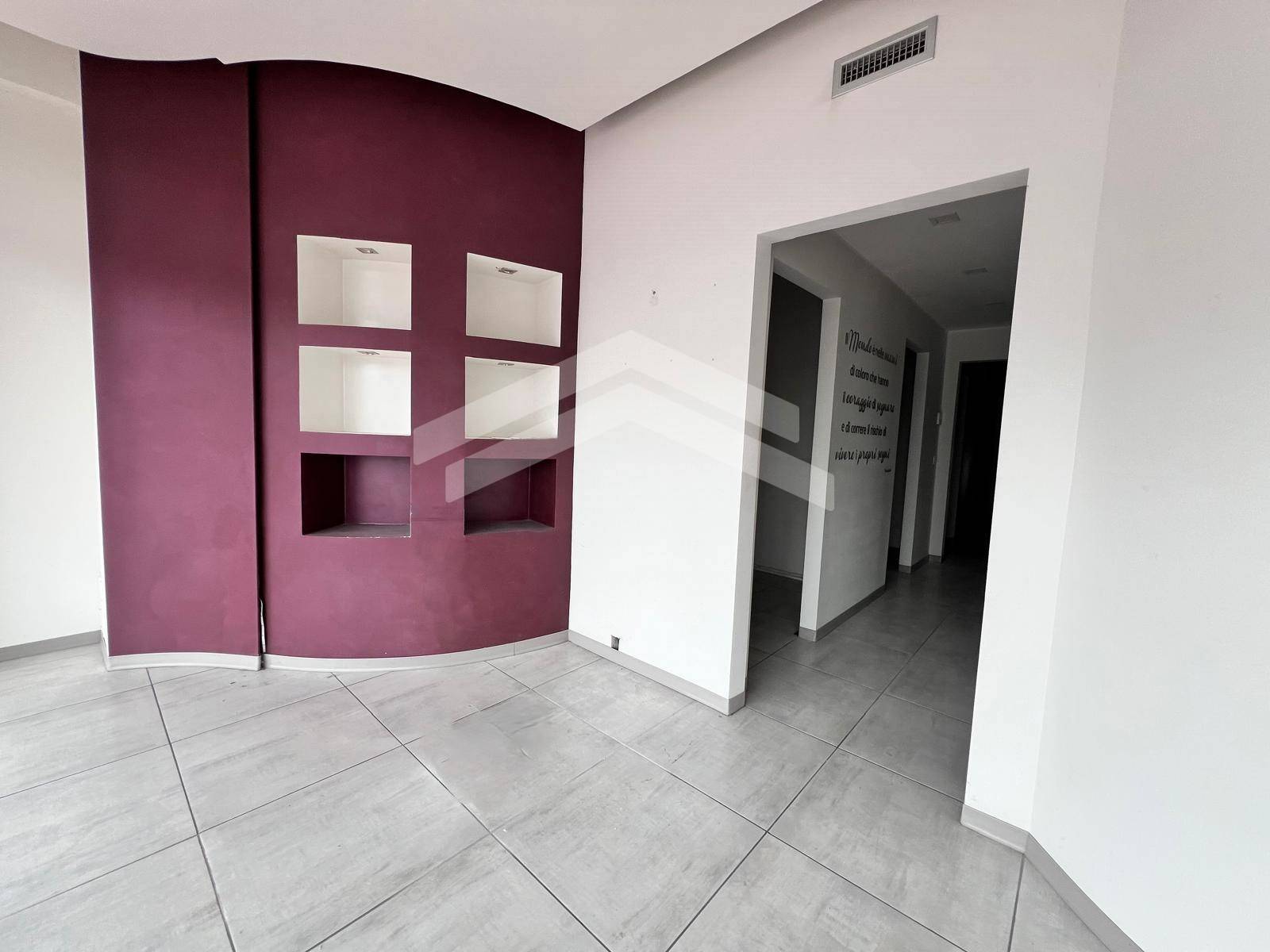 Locale commerciale in affitto a Campobasso, Semicentro