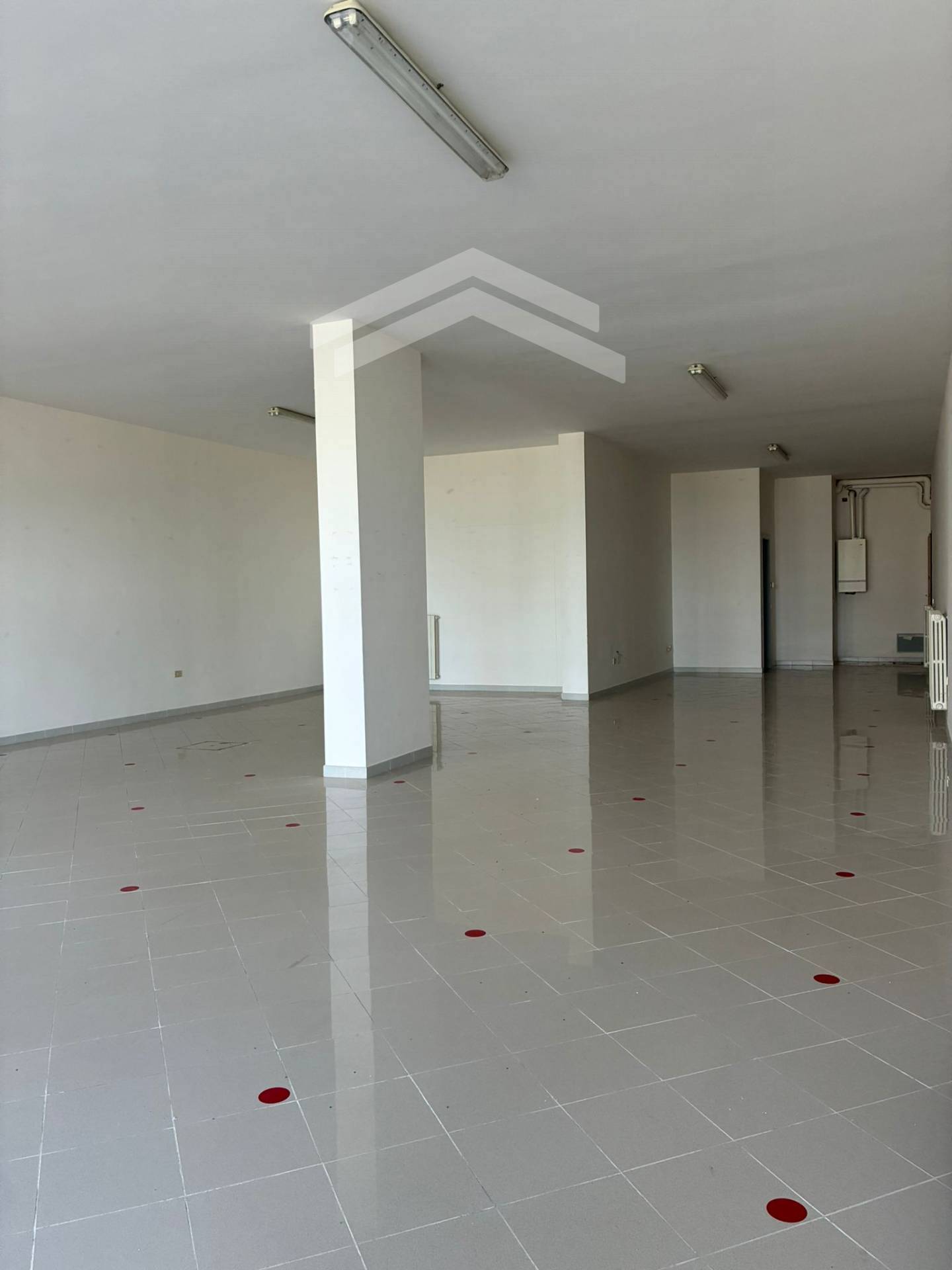 Locale commerciale in vendita a Campobasso, Vazzieri