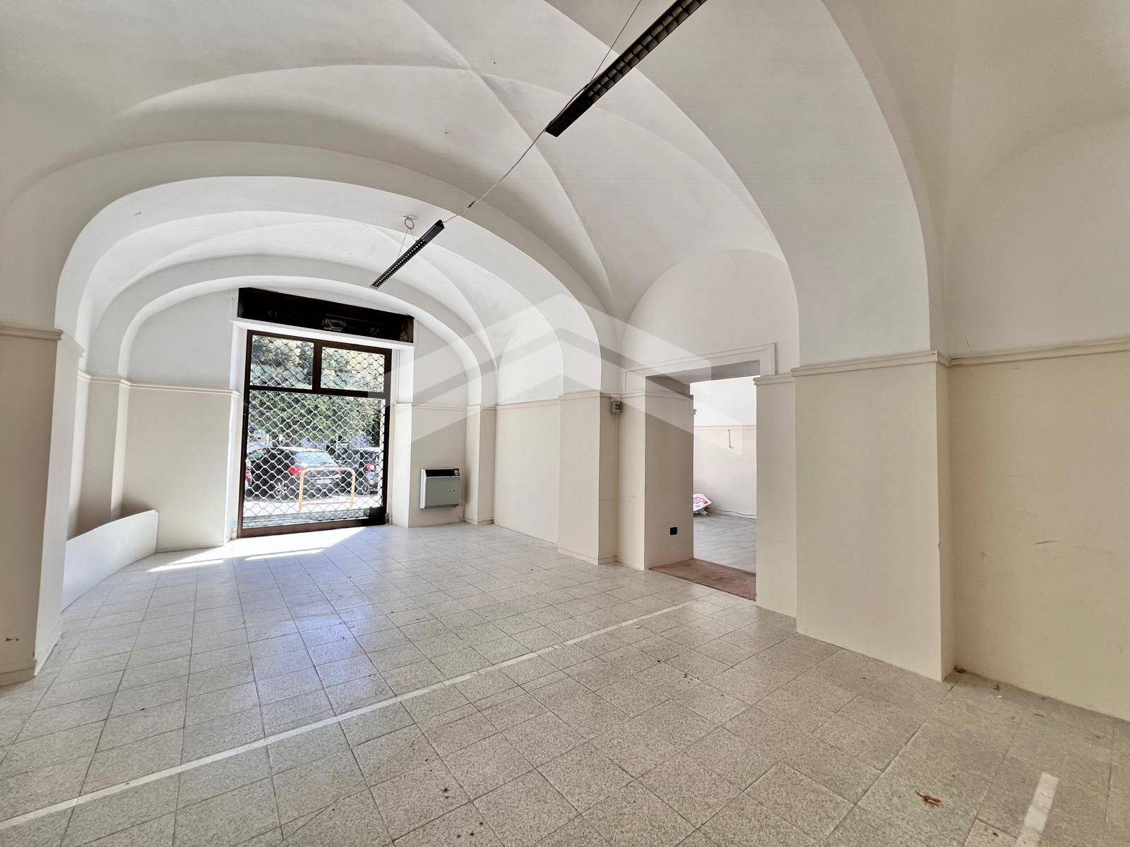 Locale commerciale in affitto a Campobasso, Centro