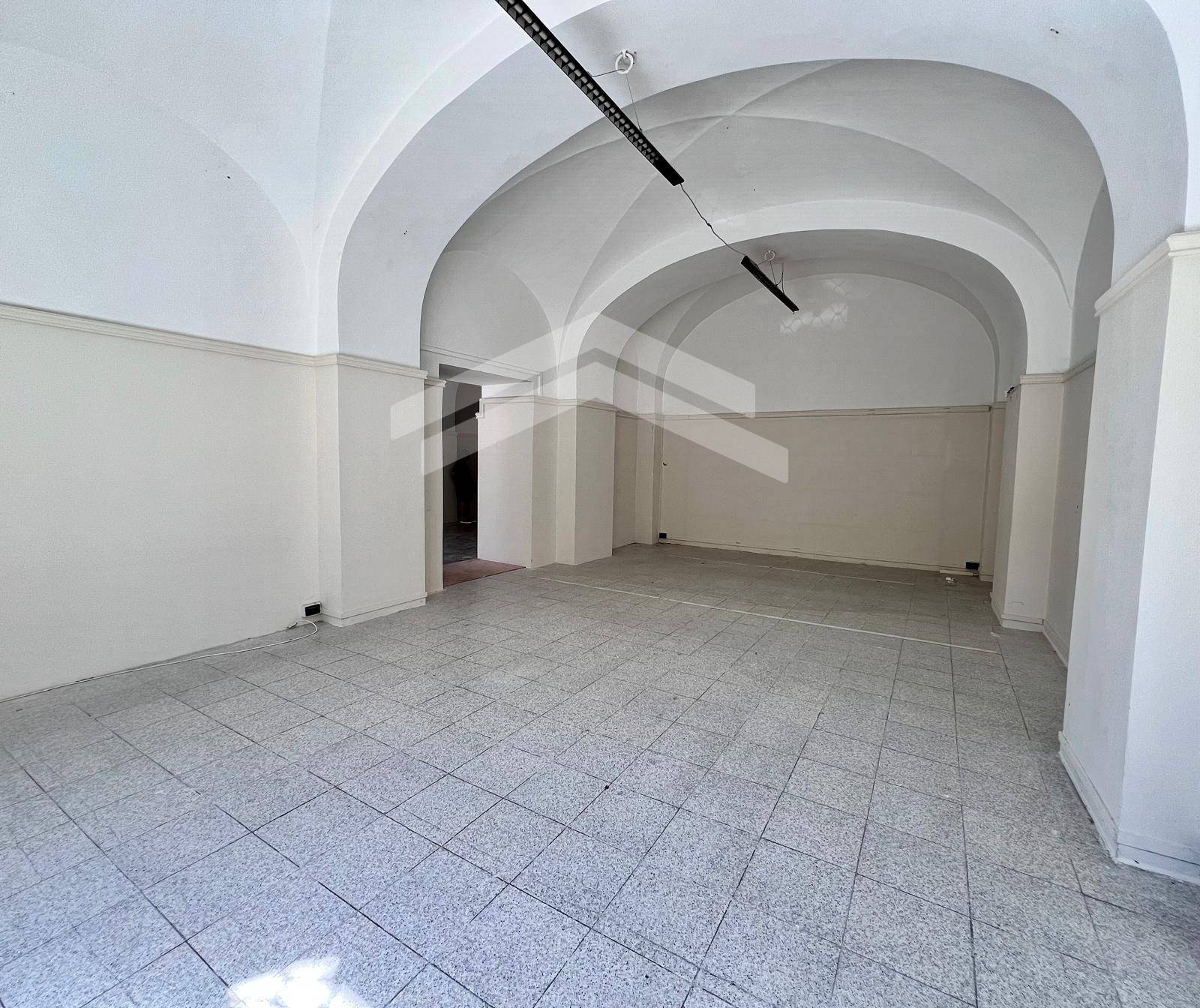 Locale commerciale in affitto a Campobasso, Centro