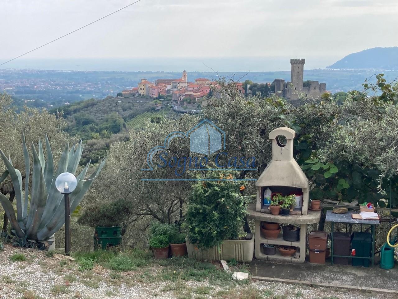 Villa con giardino a Castelnuovo Magra