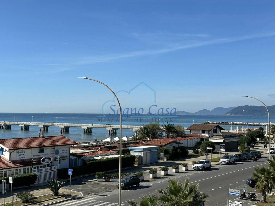 Quadrilocale vista mare, Massa marina di