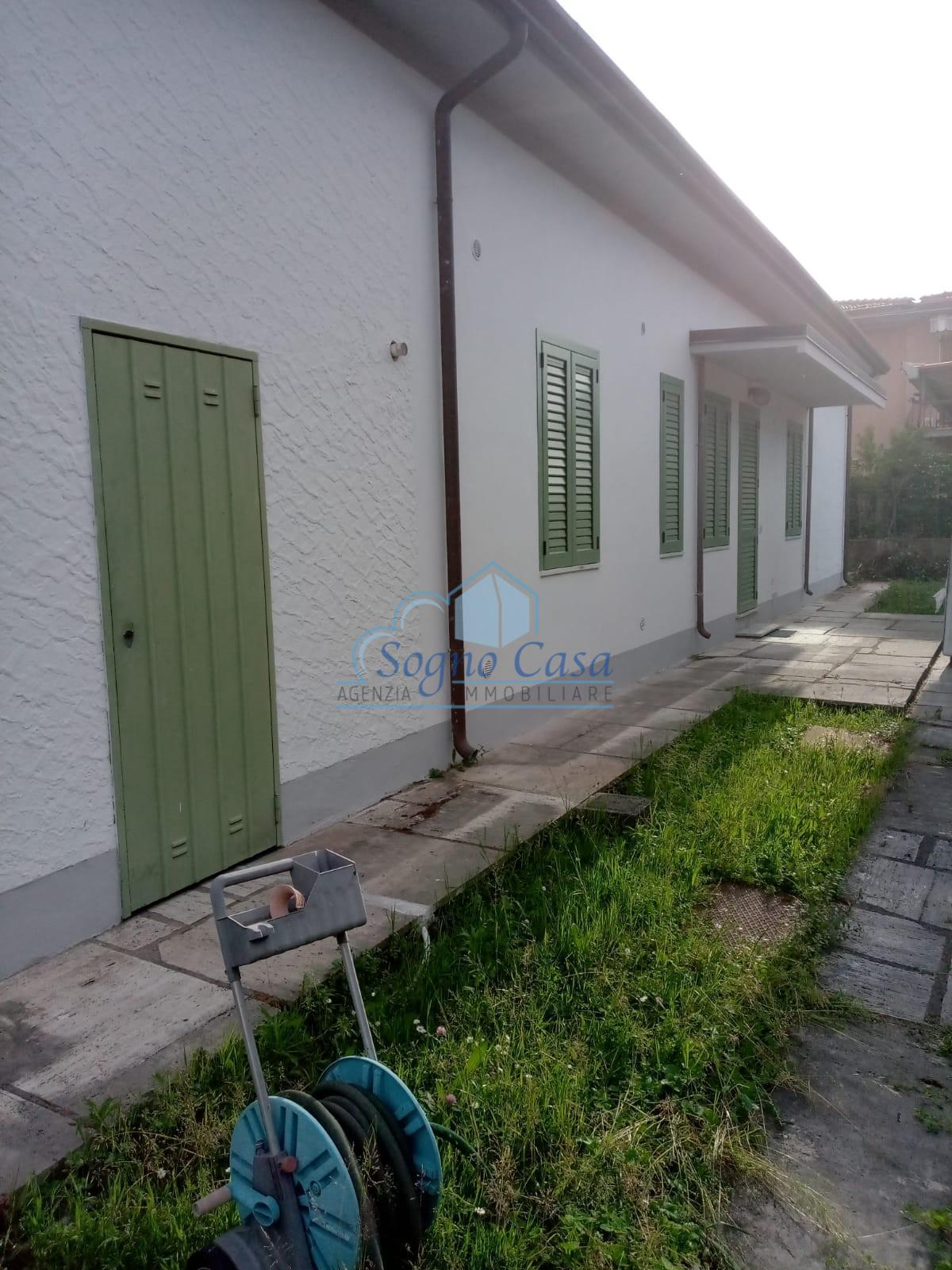 Casa indipendente con giardino, Carrara marina di