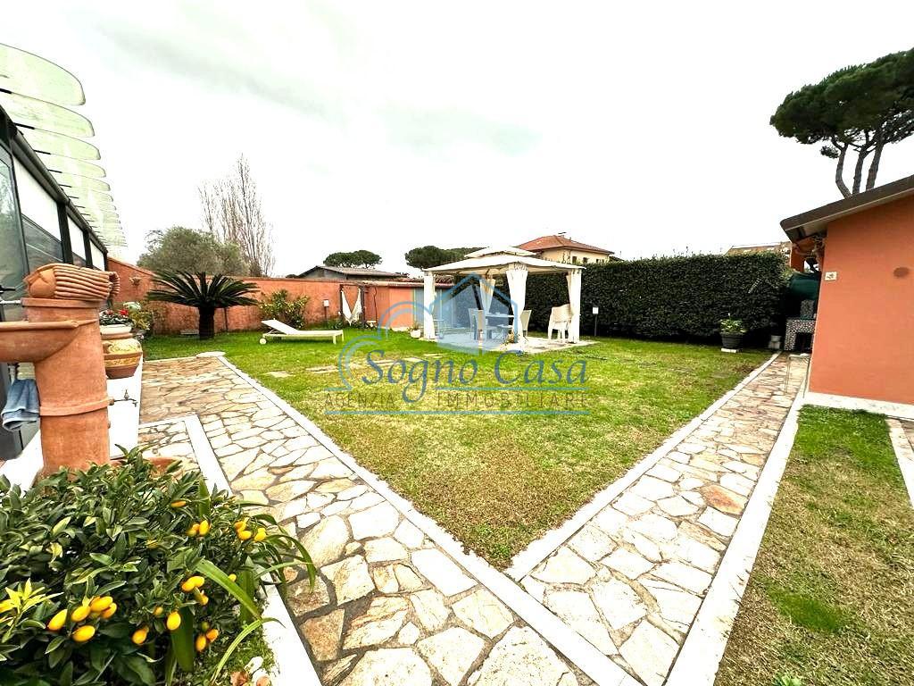 Casa indipendente con giardino, Carrara marina di