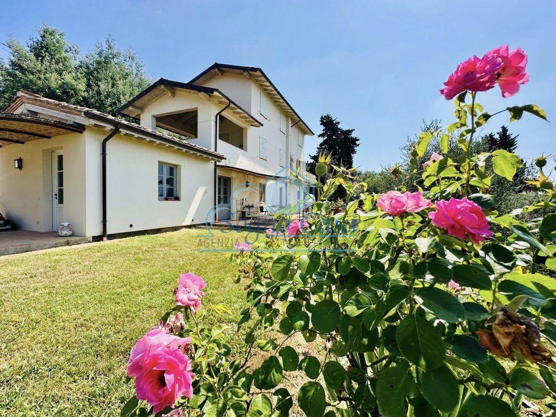 casa indipendente in vendita a Massarosa in zona Bargecchia