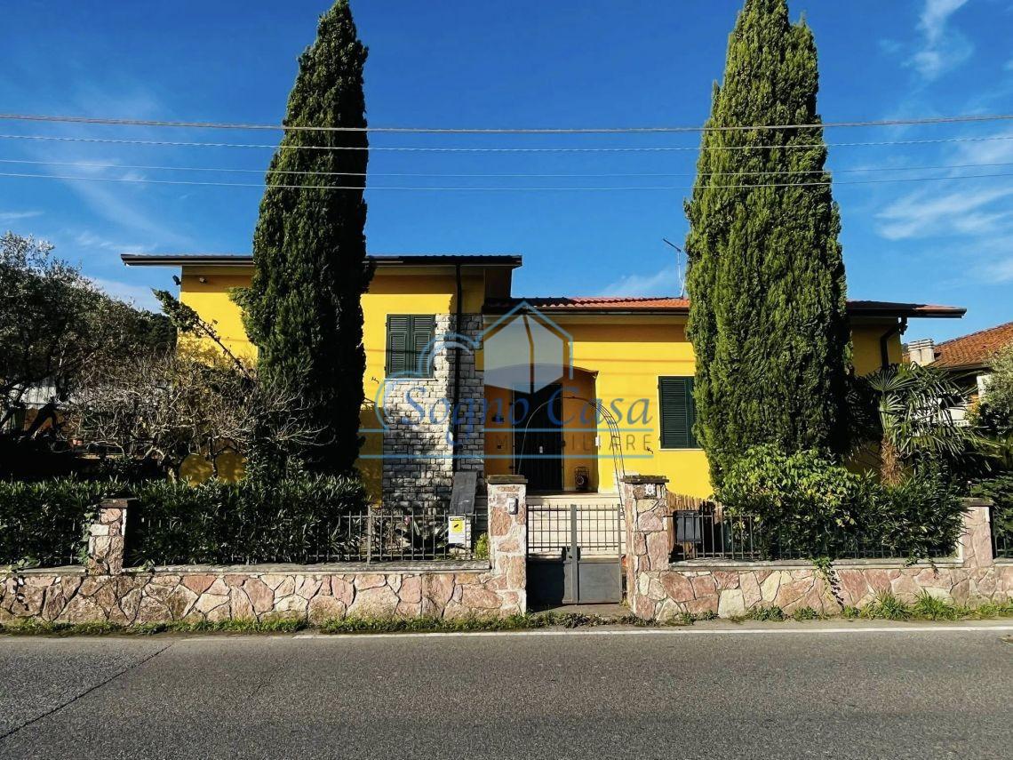 Villa con giardino, Ameglia bocca di magra