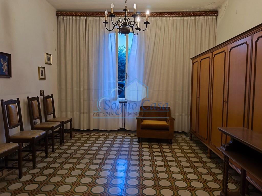 Casa indipendente con giardino, Ortonovo isola