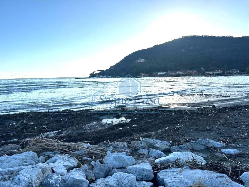 Locale commerciale in vendita, Ameglia fiumaretta