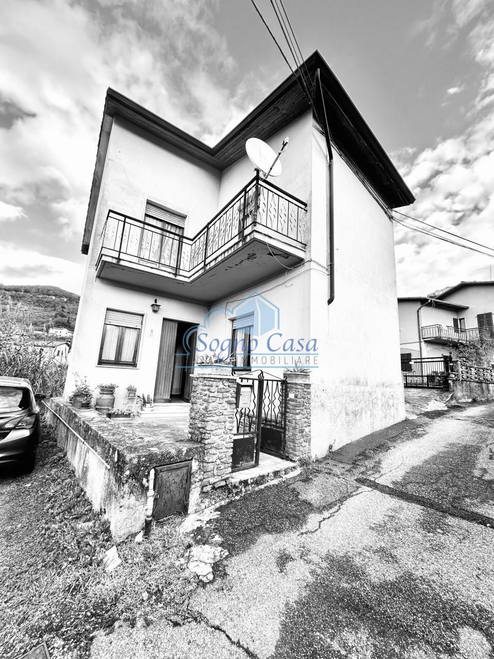 Villa con giardino, Ortonovo casano