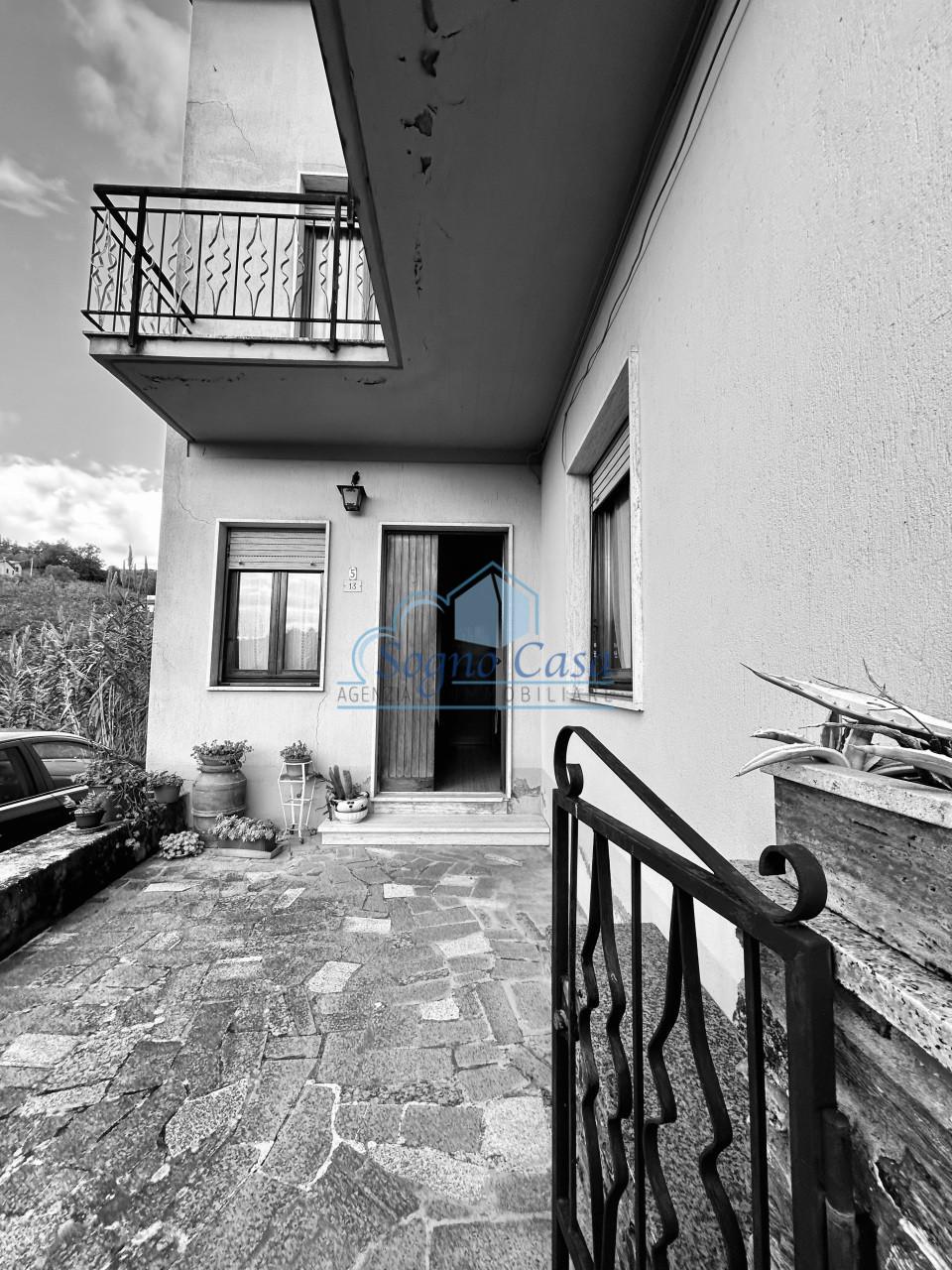 Villa con giardino, Ortonovo casano