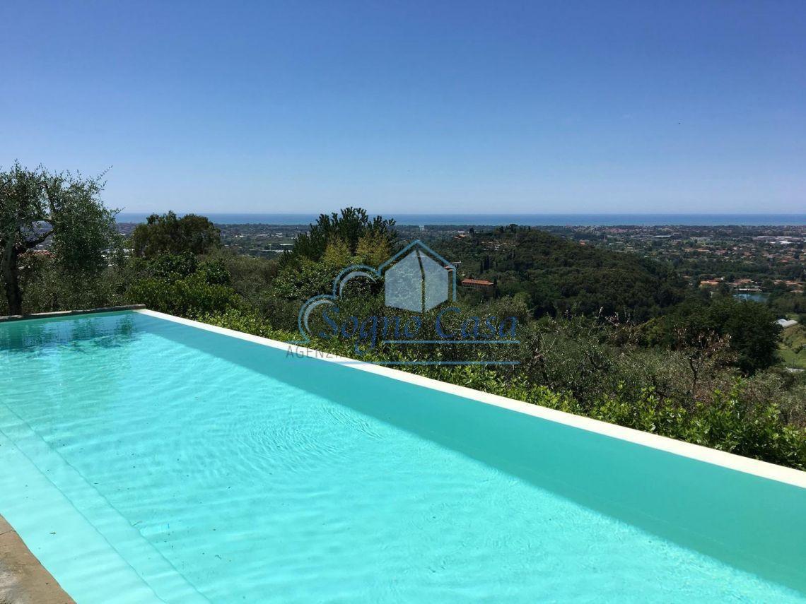 Rustico con giardino a Pietrasanta