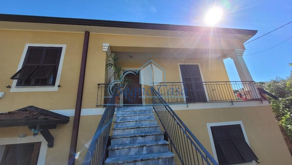 Casa indipendente arredata in affitto, Vezzano Ligure piani di ponzano